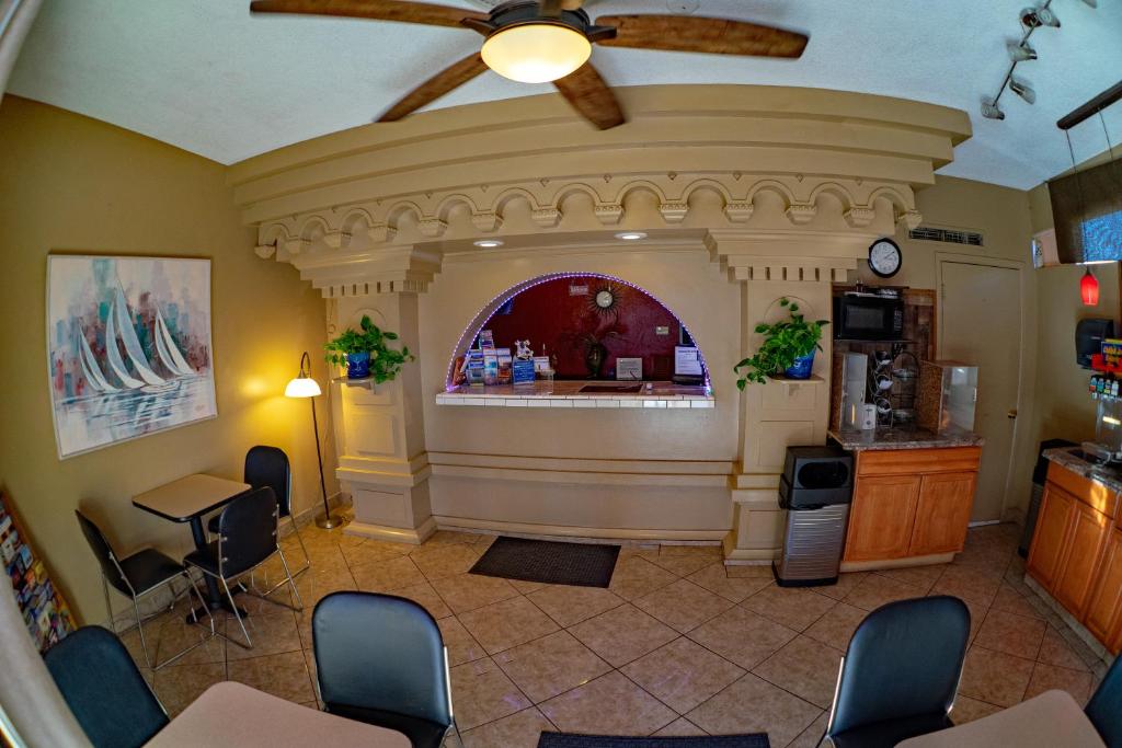 Windsor Inn Lake Havasu City Main image 2